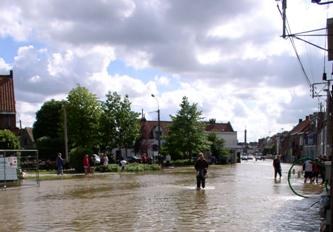 Voorontwerp van decreet tot wijziging van het decreet integraal waterbeleid met het oog op de omzetting van de Europese overstromingsrichtlijn (samen met SERV)